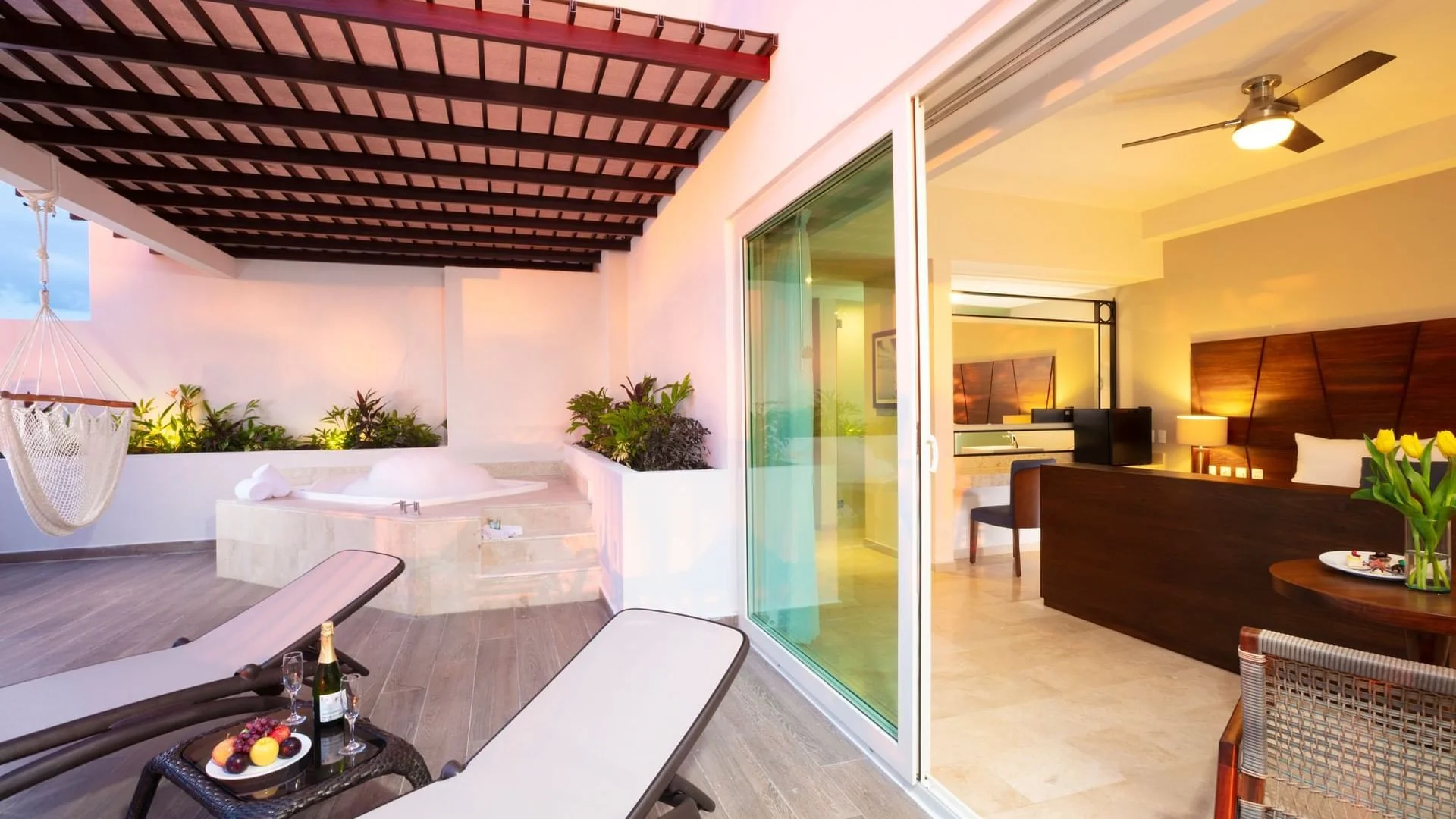 cpgpv-honeymoon-room-kingsize-3_wide